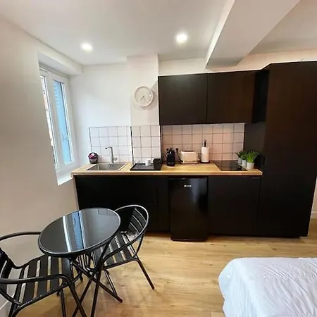 Flowers - Metro - Wifi Apartment